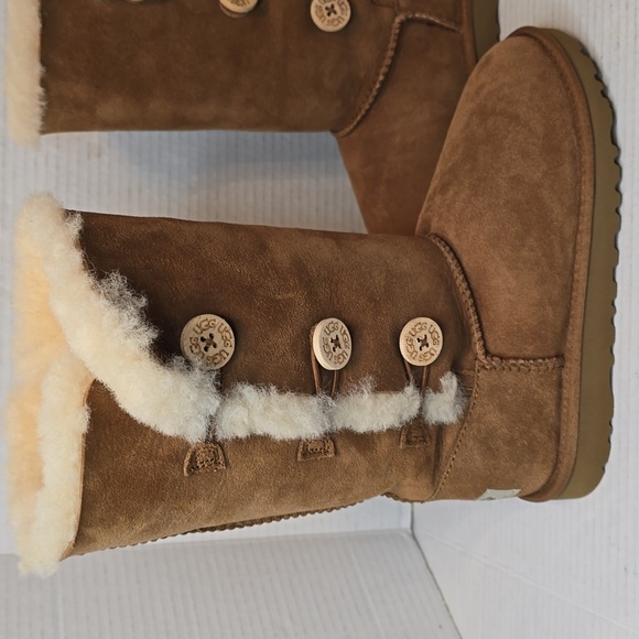 SOLD on eBay!! UGG Australia Classic Tall Bailey Button Triplet Shearling Size 4 - Picture 2 of 12